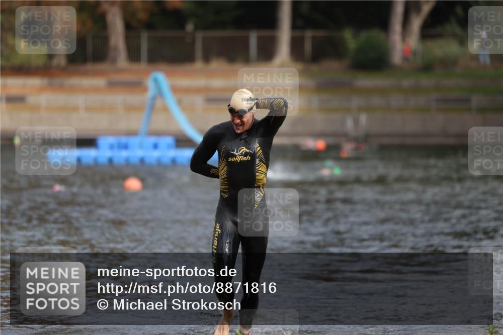 14.09.2025 - Stadtparktriathlon Michael Strokosch http://msf.ph/oto/8871816 14.09.2025 11:48:16 Schwimmen 1125 meine-sportfotos.de
