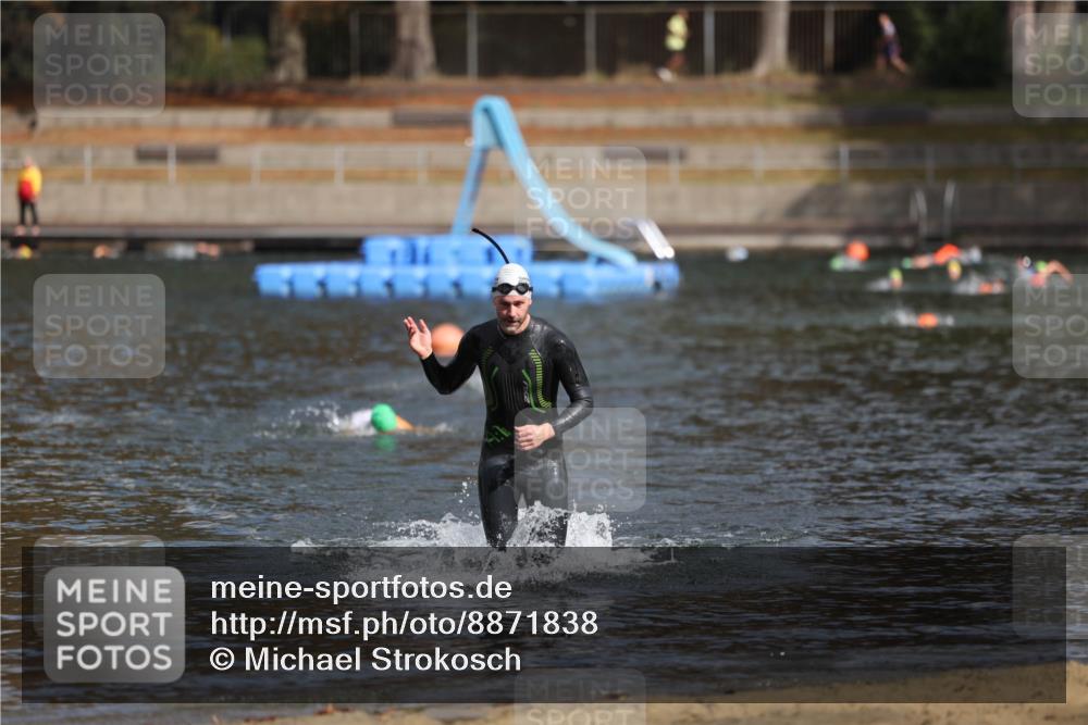 14.09.2025 - Stadtparktriathlon Michael Strokosch http://msf.ph/oto/8871838 14.09.2025 11:48:54 Schwimmen 1185 meine-sportfotos.de