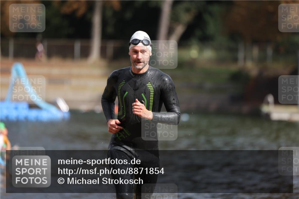 14.09.2025 - Stadtparktriathlon Michael Strokosch http://msf.ph/oto/8871854 14.09.2025 11:48:58 Schwimmen 1185, 1217 meine-sportfotos.de