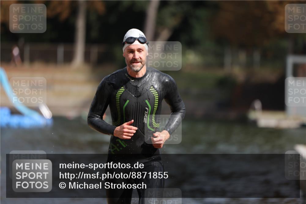 14.09.2025 - Stadtparktriathlon Michael Strokosch http://msf.ph/oto/8871855 14.09.2025 11:48:59 Schwimmen 1185, 1217 meine-sportfotos.de