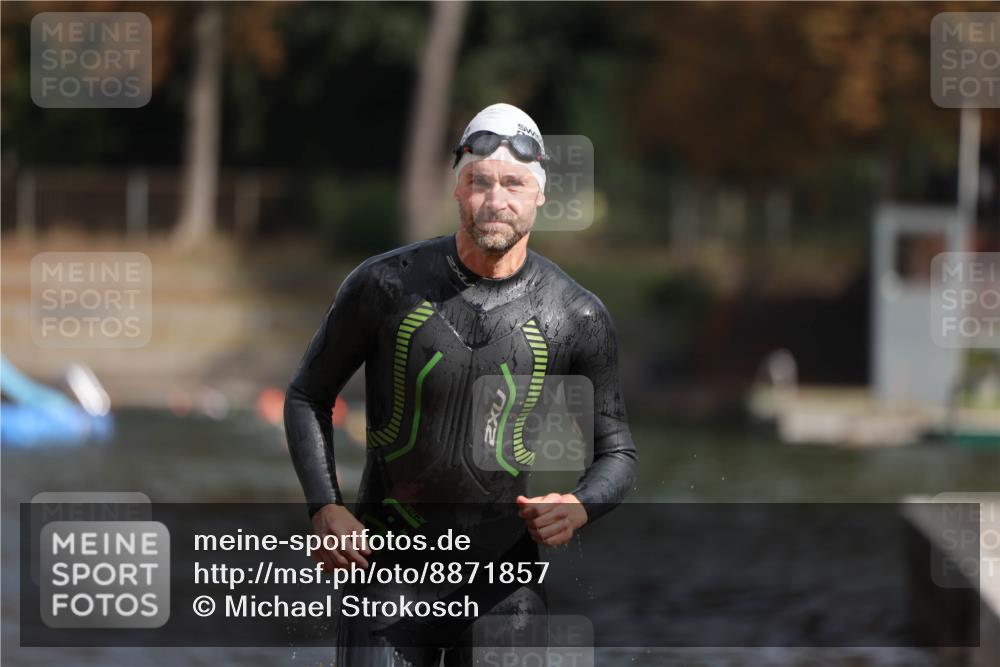 14.09.2025 - Stadtparktriathlon Michael Strokosch http://msf.ph/oto/8871857 14.09.2025 11:48:59 Schwimmen 1185, 1217 meine-sportfotos.de