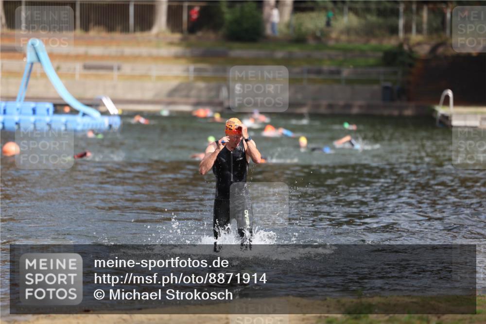 14.09.2025 - Stadtparktriathlon Michael Strokosch http://msf.ph/oto/8871914 14.09.2025 11:49:34 Schwimmen 1209 meine-sportfotos.de