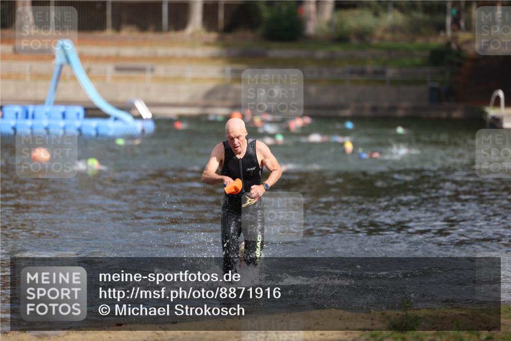 14.09.2025 - Stadtparktriathlon Michael Strokosch http://msf.ph/oto/8871916 14.09.2025 11:49:36 Schwimmen 1209 meine-sportfotos.de