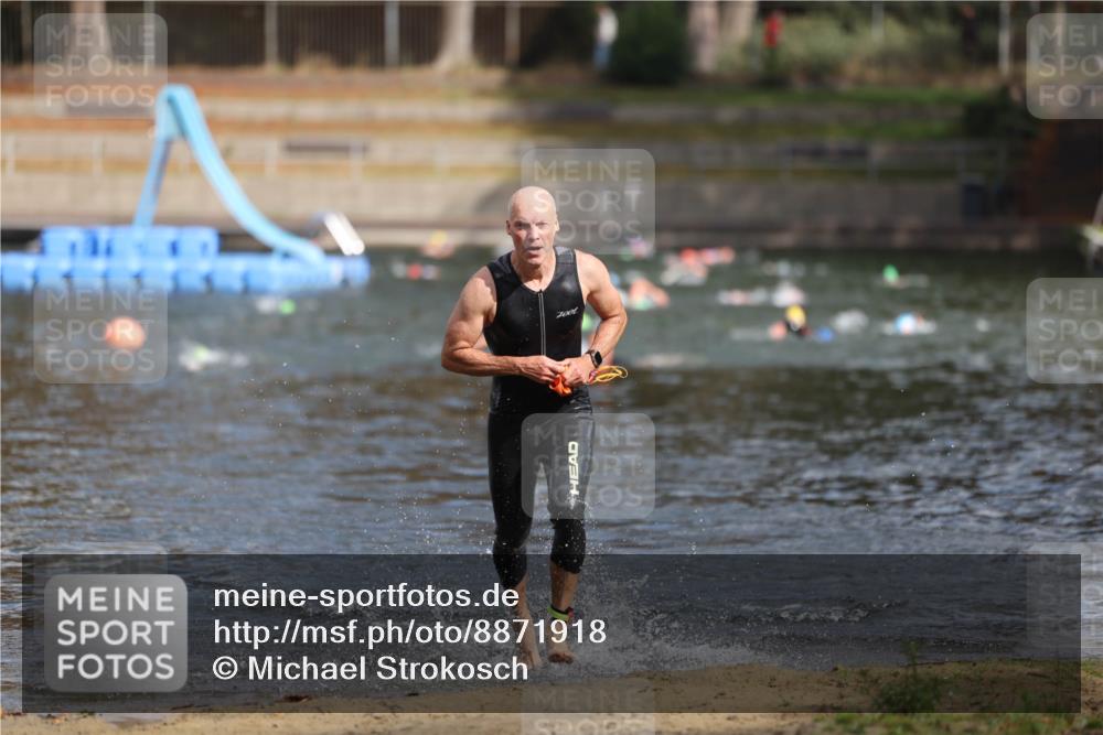 14.09.2025 - Stadtparktriathlon Michael Strokosch http://msf.ph/oto/8871918 14.09.2025 11:49:36 Schwimmen 1209 meine-sportfotos.de