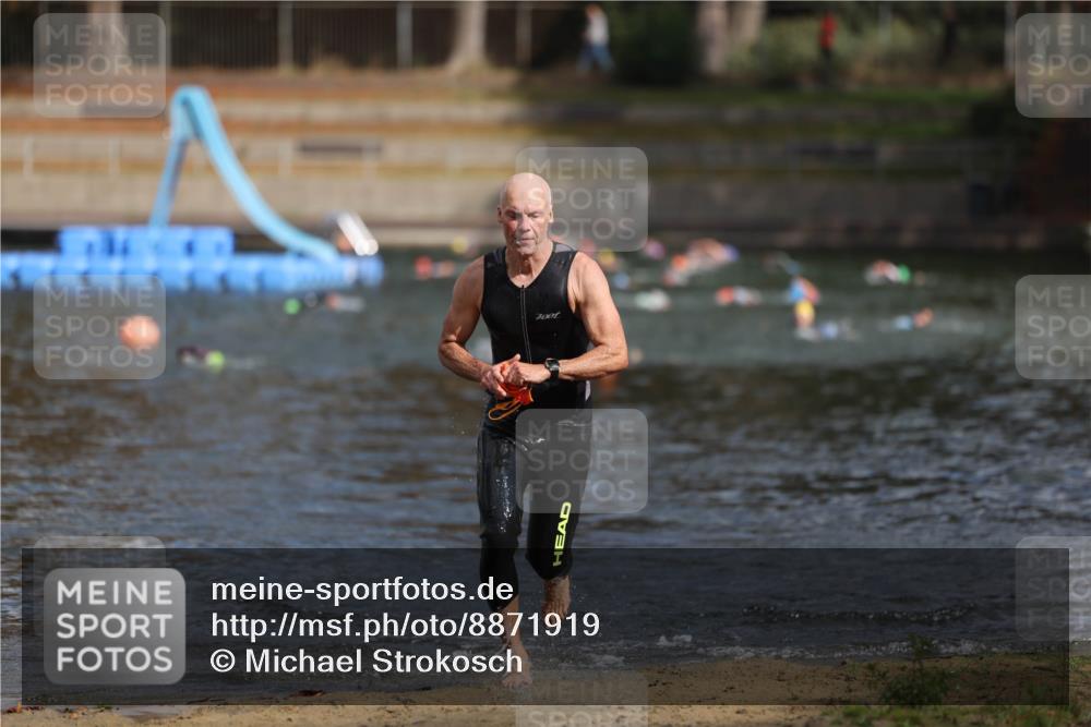 14.09.2025 - Stadtparktriathlon Michael Strokosch http://msf.ph/oto/8871919 14.09.2025 11:49:37 Schwimmen 1209 meine-sportfotos.de