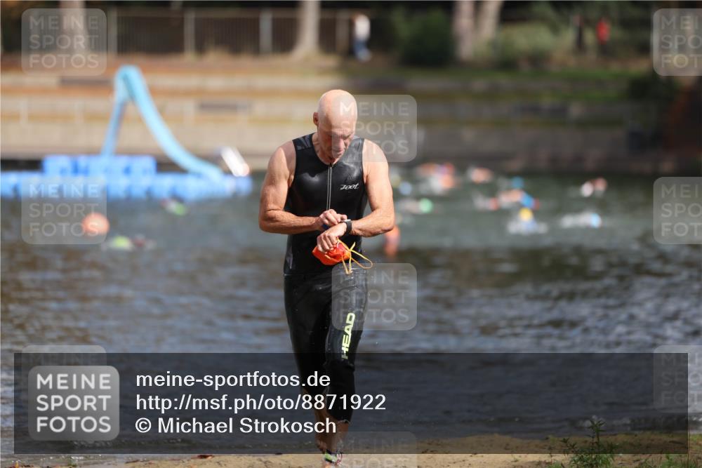 14.09.2025 - Stadtparktriathlon Michael Strokosch http://msf.ph/oto/8871922 14.09.2025 11:49:38 Schwimmen 1209 meine-sportfotos.de