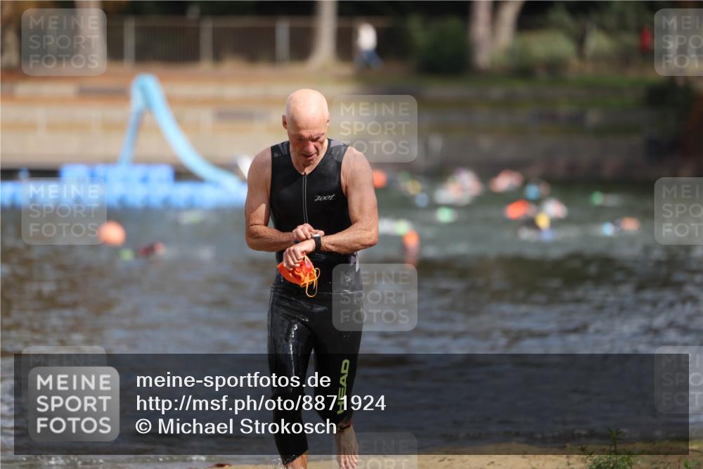 14.09.2025 - Stadtparktriathlon Michael Strokosch http://msf.ph/oto/8871924 14.09.2025 11:49:38 Schwimmen 1209 meine-sportfotos.de