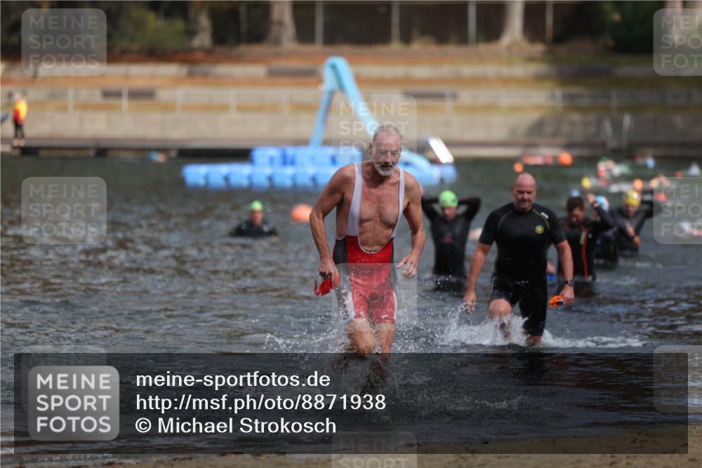 14.09.2025 - Stadtparktriathlon Michael Strokosch http://msf.ph/oto/8871938 14.09.2025 11:50:05 Schwimmen 1170, 1174, 1214 meine-sportfotos.de