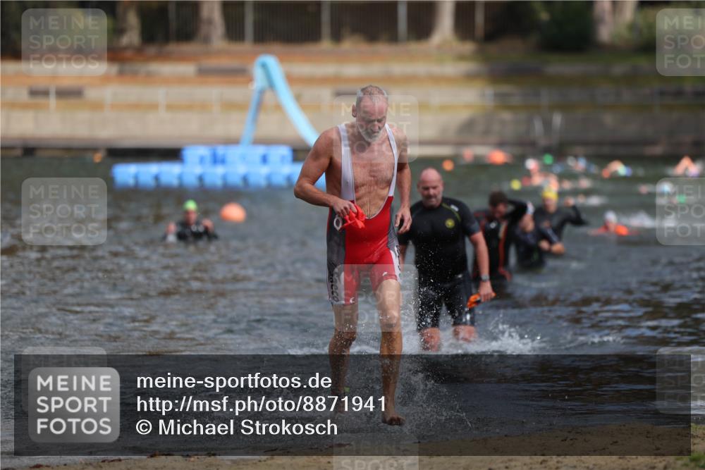 14.09.2025 - Stadtparktriathlon Michael Strokosch http://msf.ph/oto/8871941 14.09.2025 11:50:06 Schwimmen 1168, 1170, 1174, 1214 meine-sportfotos.de