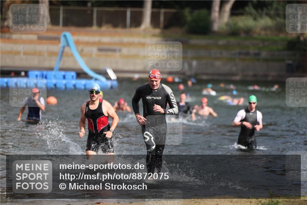 14.09.2025 - Stadtparktriathlon Michael Strokosch http://msf.ph/oto/8872075 14.09.2025 11:50:49 Schwimmen 1124, 1173 meine-sportfotos.de