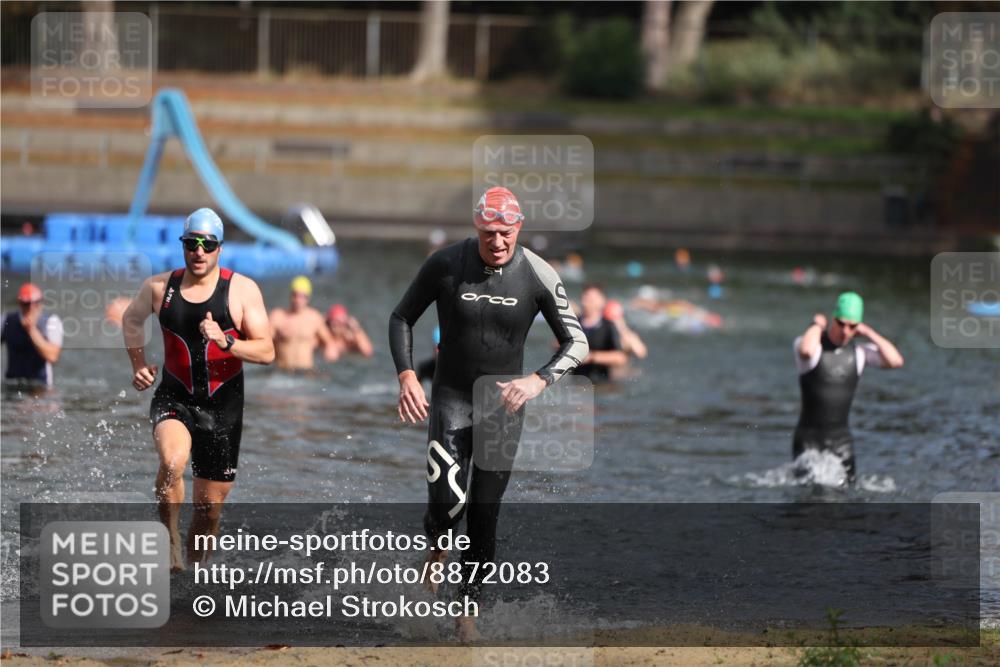 14.09.2025 - Stadtparktriathlon Michael Strokosch http://msf.ph/oto/8872083 14.09.2025 11:50:50 Schwimmen 1124, 1173 meine-sportfotos.de