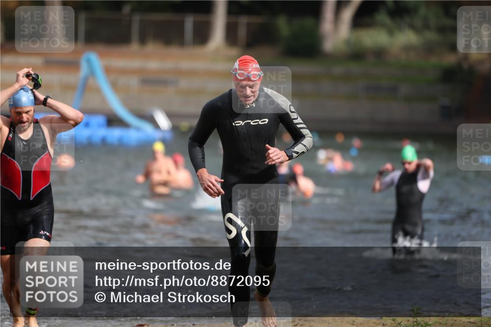 14.09.2025 - Stadtparktriathlon Michael Strokosch http://msf.ph/oto/8872095 14.09.2025 11:50:52 Schwimmen 1124, 1173 meine-sportfotos.de