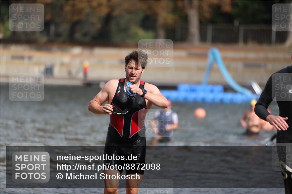 14.09.2025 - Stadtparktriathlon Michael Strokosch http://msf.ph/oto/8872098 14.09.2025 11:50:53 Schwimmen 1124, 1173 meine-sportfotos.de