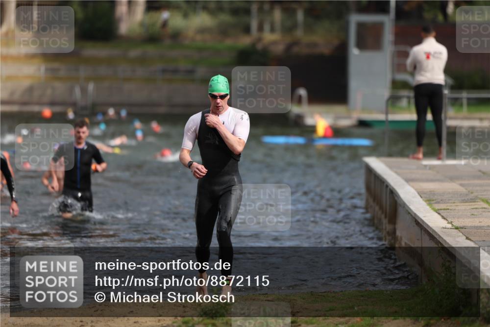 14.09.2025 - Stadtparktriathlon Michael Strokosch http://msf.ph/oto/8872115 14.09.2025 11:50:59 Schwimmen 1123, 1124, 1133, 1172, 1205, 1219 meine-sportfotos.de