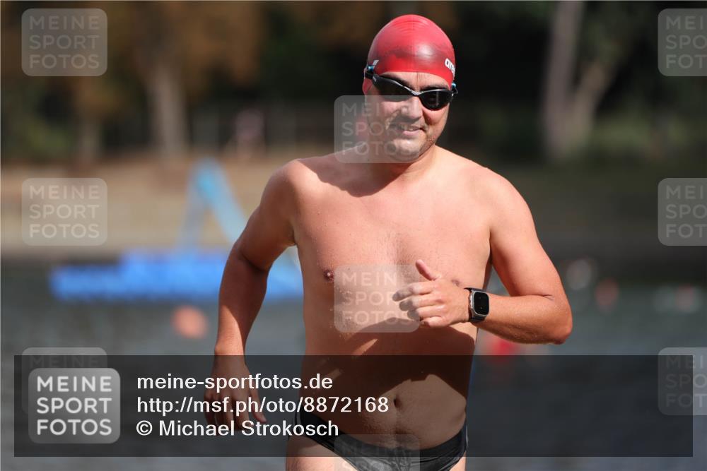 14.09.2025 - Stadtparktriathlon Michael Strokosch http://msf.ph/oto/8872168 14.09.2025 11:51:15 Schwimmen 1153, 1199, 1203 meine-sportfotos.de