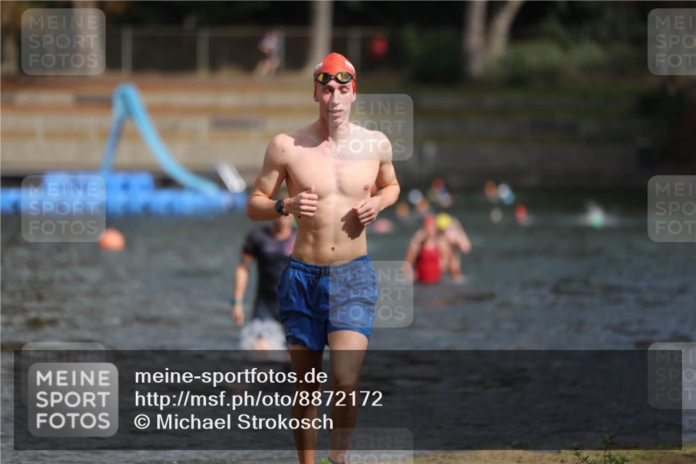 14.09.2025 - Stadtparktriathlon Michael Strokosch http://msf.ph/oto/8872172 14.09.2025 11:51:16 Schwimmen 1153, 1199, 1203 meine-sportfotos.de