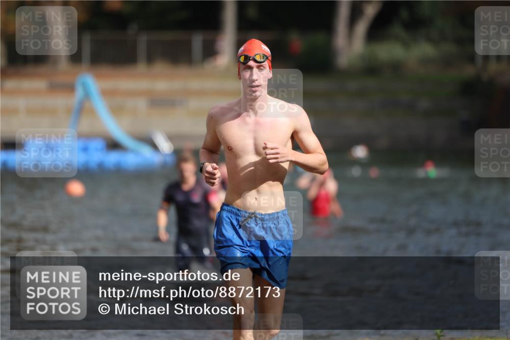 14.09.2025 - Stadtparktriathlon Michael Strokosch http://msf.ph/oto/8872173 14.09.2025 11:51:17 Schwimmen 1153, 1199, 1203 meine-sportfotos.de