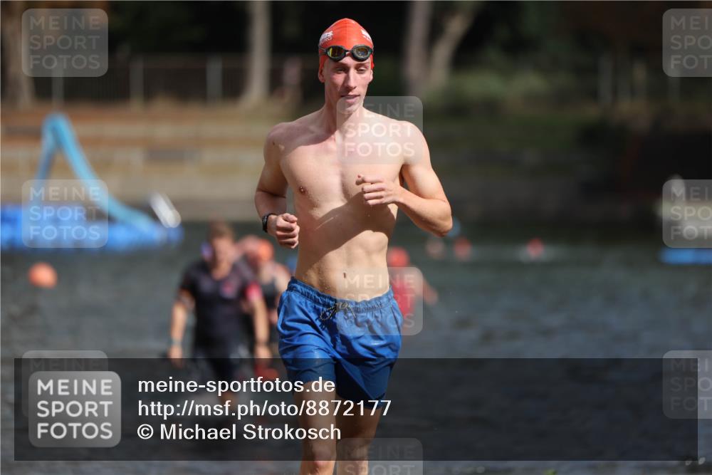 14.09.2025 - Stadtparktriathlon Michael Strokosch http://msf.ph/oto/8872177 14.09.2025 11:51:17 Schwimmen 1153, 1199, 1203 meine-sportfotos.de
