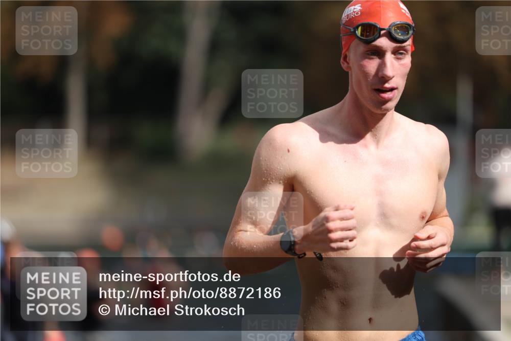 14.09.2025 - Stadtparktriathlon Michael Strokosch http://msf.ph/oto/8872186 14.09.2025 11:51:19 Schwimmen 1199, 1203, 1212 meine-sportfotos.de