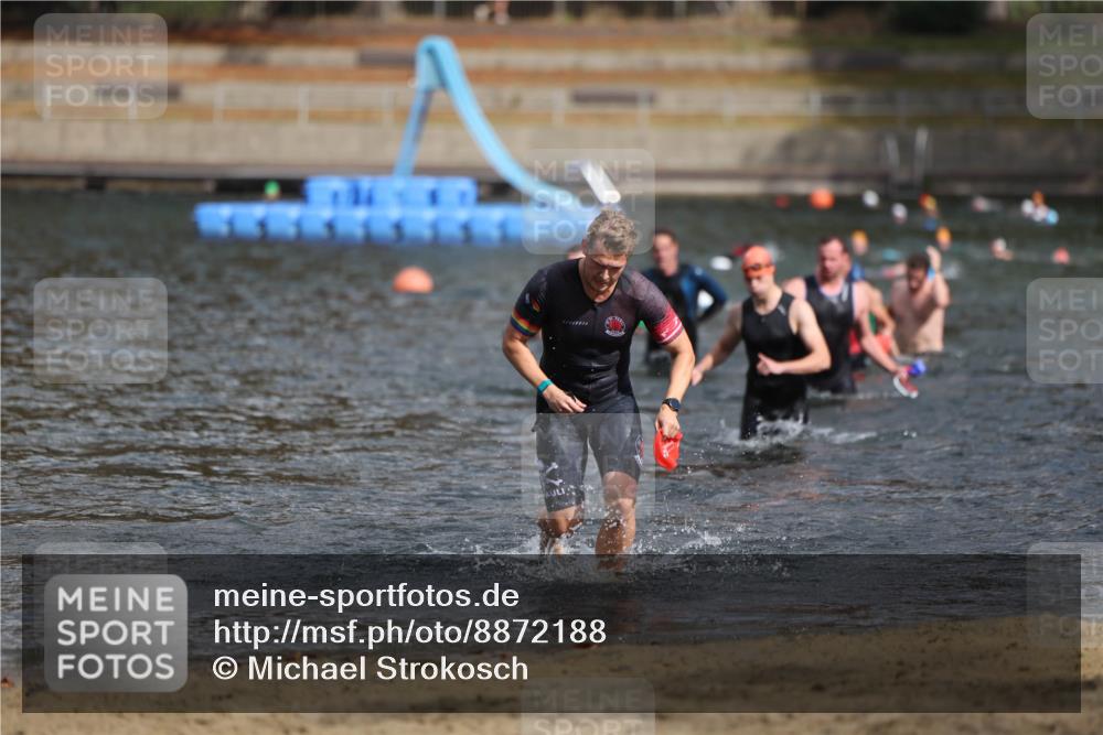 14.09.2025 - Stadtparktriathlon Michael Strokosch http://msf.ph/oto/8872188 14.09.2025 11:51:21 Schwimmen 1199, 1203, 1212 meine-sportfotos.de