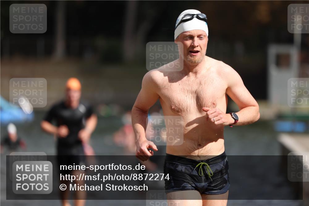14.09.2025 - Stadtparktriathlon Michael Strokosch http://msf.ph/oto/8872274 14.09.2025 11:51:56 Schwimmen 1137, 1189, 1193 meine-sportfotos.de