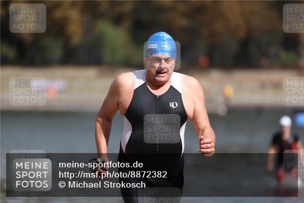 14.09.2025 - Stadtparktriathlon Michael Strokosch http://msf.ph/oto/8872382 14.09.2025 11:52:58 Schwimmen 1126, 1169 meine-sportfotos.de