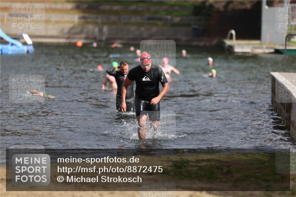 14.09.2025 - Stadtparktriathlon Michael Strokosch http://msf.ph/oto/8872475 14.09.2025 11:53:41 Schwimmen 1157, 1175, 1213 meine-sportfotos.de