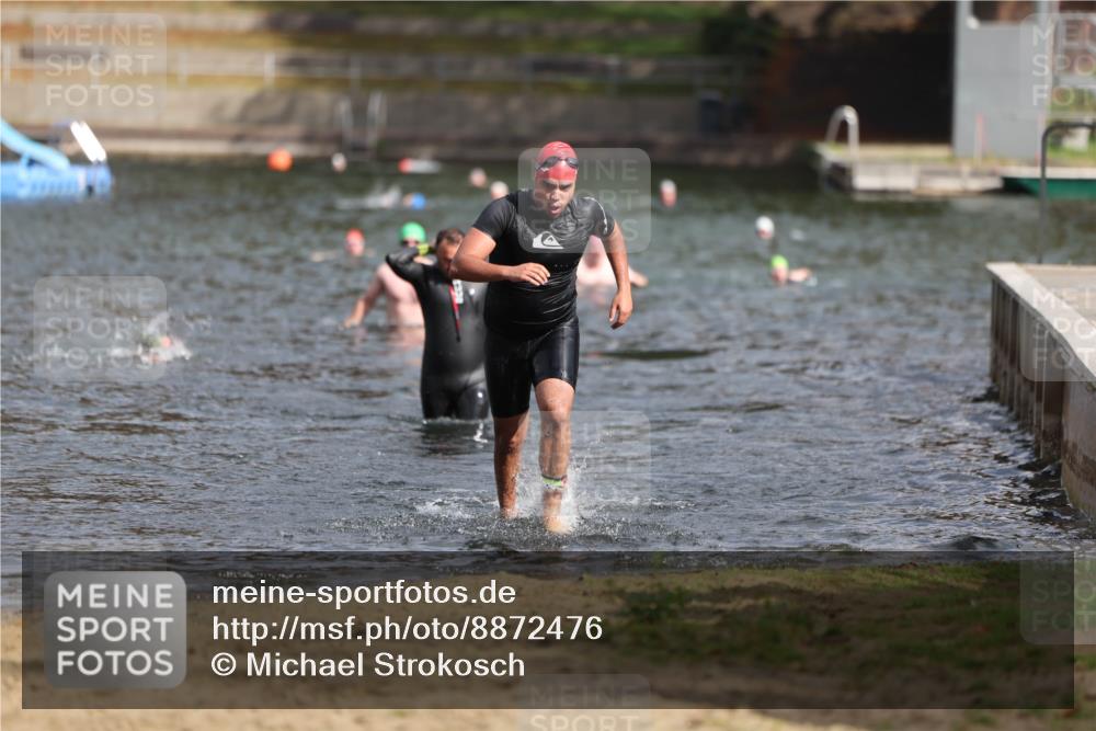 14.09.2025 - Stadtparktriathlon Michael Strokosch http://msf.ph/oto/8872476 14.09.2025 11:53:41 Schwimmen 1157, 1175, 1213 meine-sportfotos.de
