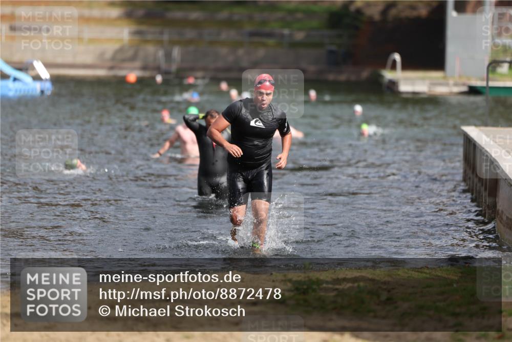 14.09.2025 - Stadtparktriathlon Michael Strokosch http://msf.ph/oto/8872478 14.09.2025 11:53:42 Schwimmen 1157, 1213 meine-sportfotos.de
