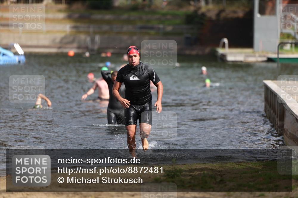 14.09.2025 - Stadtparktriathlon Michael Strokosch http://msf.ph/oto/8872481 14.09.2025 11:53:42 Schwimmen 1157, 1213 meine-sportfotos.de