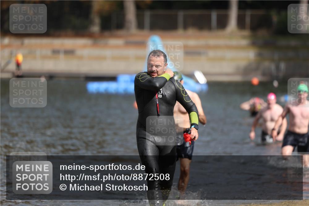 14.09.2025 - Stadtparktriathlon Michael Strokosch http://msf.ph/oto/8872508 14.09.2025 11:53:55 Schwimmen 1141, 1149, 1218 meine-sportfotos.de