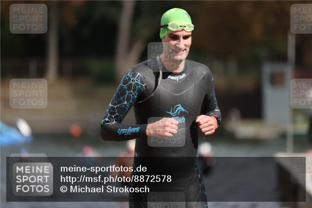 14.09.2025 - Stadtparktriathlon Michael Strokosch http://msf.ph/oto/8872578 14.09.2025 11:54:18 Schwimmen 1176, 1200, 1210 meine-sportfotos.de