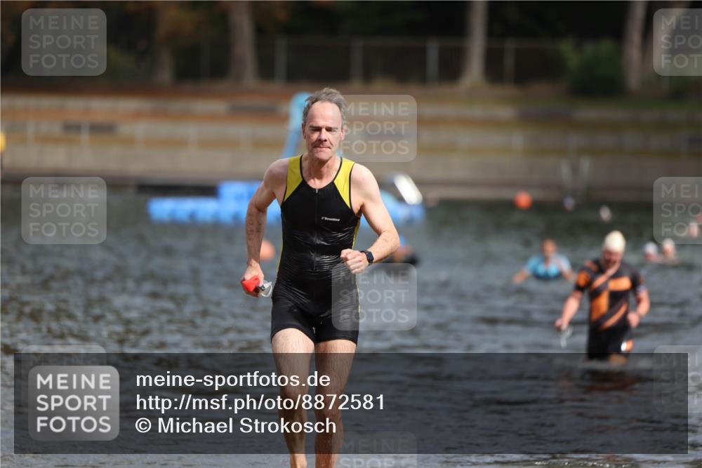 14.09.2025 - Stadtparktriathlon Michael Strokosch http://msf.ph/oto/8872581 14.09.2025 11:54:20 Schwimmen 1176, 1200, 1210 meine-sportfotos.de