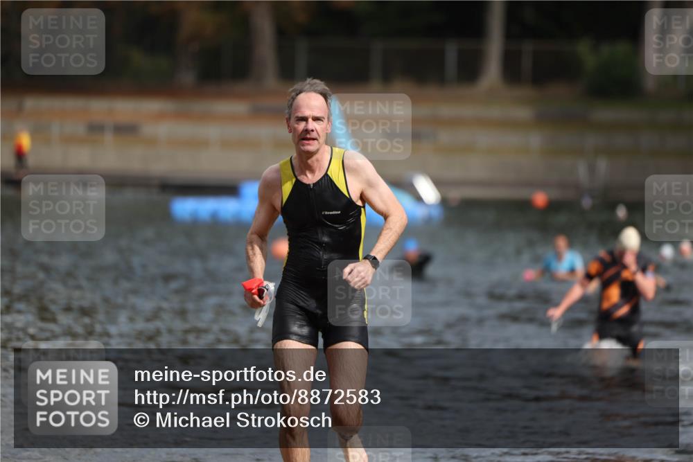 14.09.2025 - Stadtparktriathlon Michael Strokosch http://msf.ph/oto/8872583 14.09.2025 11:54:20 Schwimmen 1176, 1200, 1210 meine-sportfotos.de