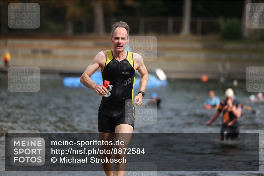 14.09.2025 - Stadtparktriathlon Michael Strokosch http://msf.ph/oto/8872584 14.09.2025 11:54:21 Schwimmen 1176, 1200, 1210 meine-sportfotos.de