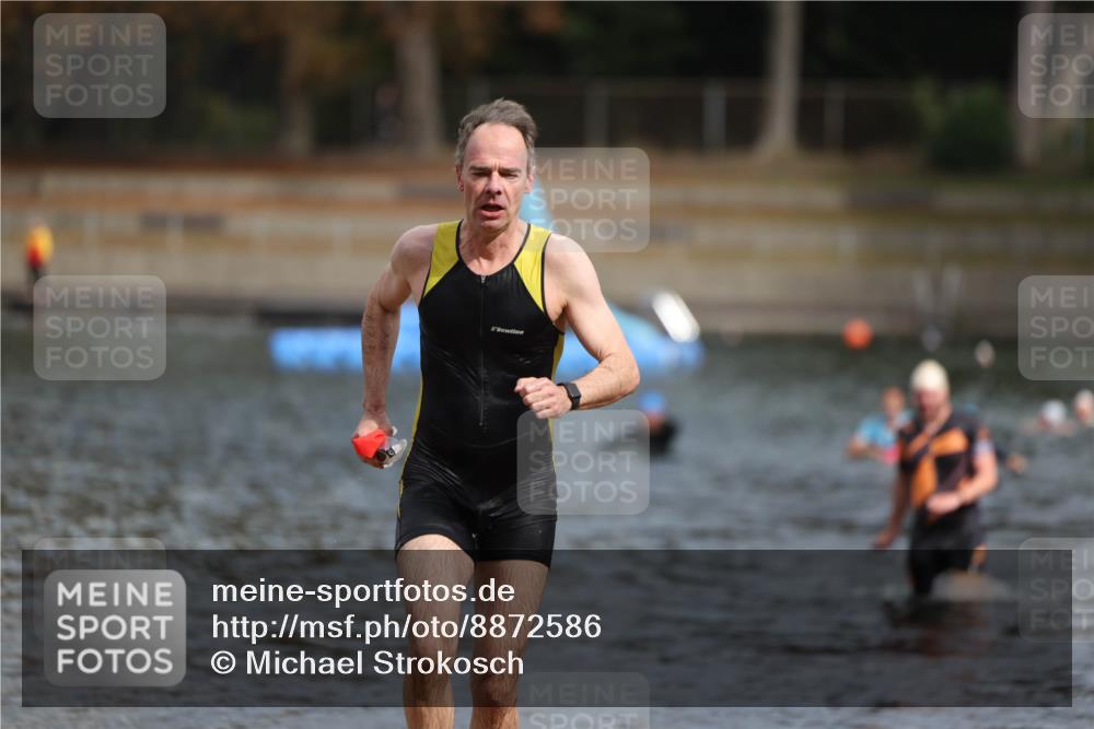 14.09.2025 - Stadtparktriathlon Michael Strokosch http://msf.ph/oto/8872586 14.09.2025 11:54:21 Schwimmen 1176, 1200, 1210 meine-sportfotos.de