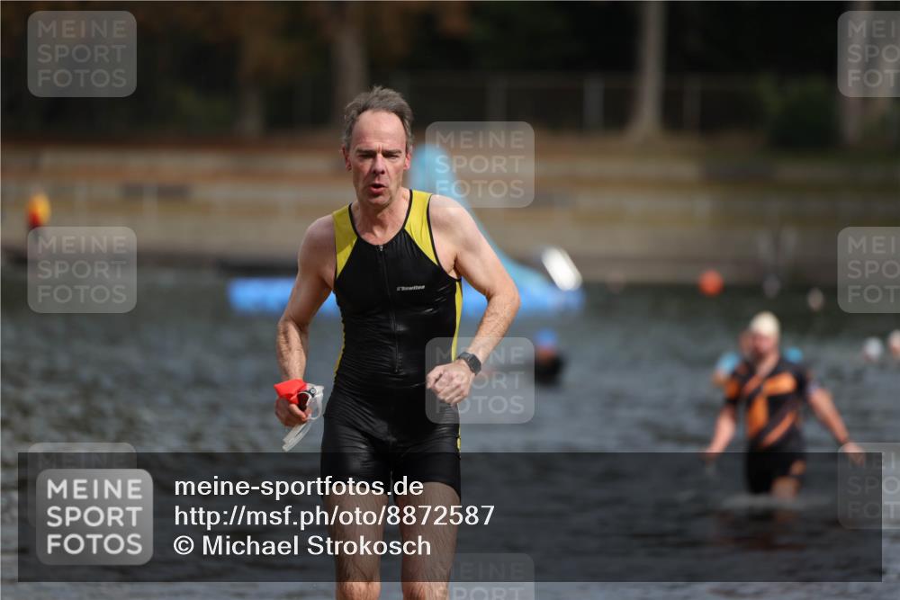 14.09.2025 - Stadtparktriathlon Michael Strokosch http://msf.ph/oto/8872587 14.09.2025 11:54:21 Schwimmen 1176, 1200, 1210 meine-sportfotos.de