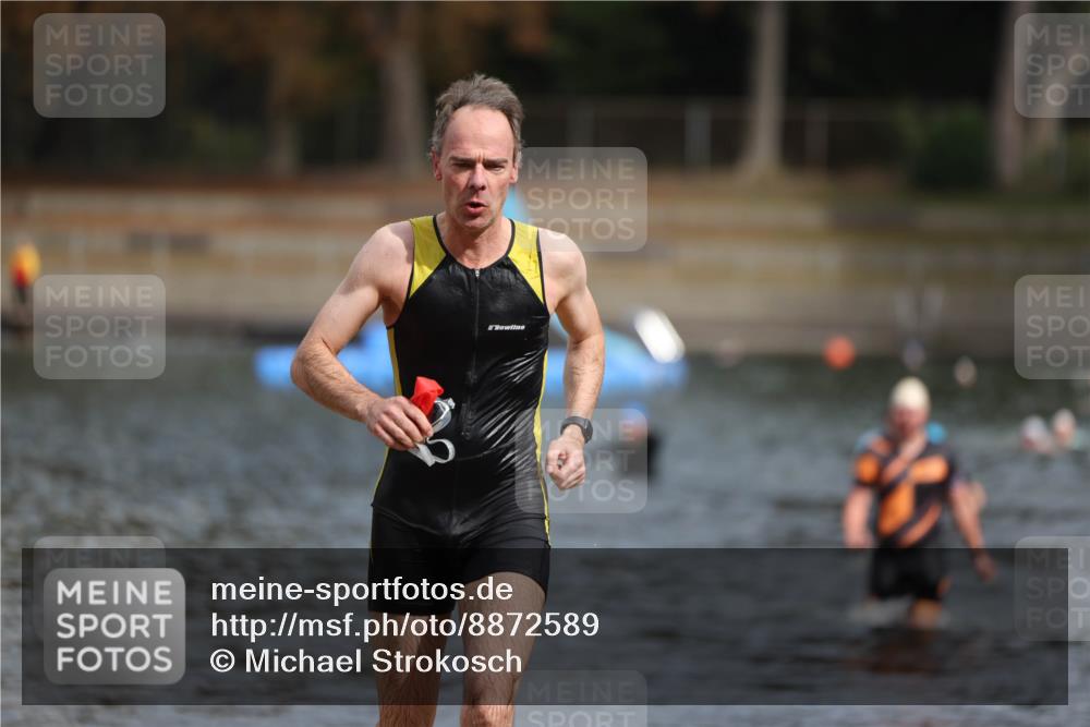 14.09.2025 - Stadtparktriathlon Michael Strokosch http://msf.ph/oto/8872589 14.09.2025 11:54:21 Schwimmen 1176, 1200, 1210 meine-sportfotos.de