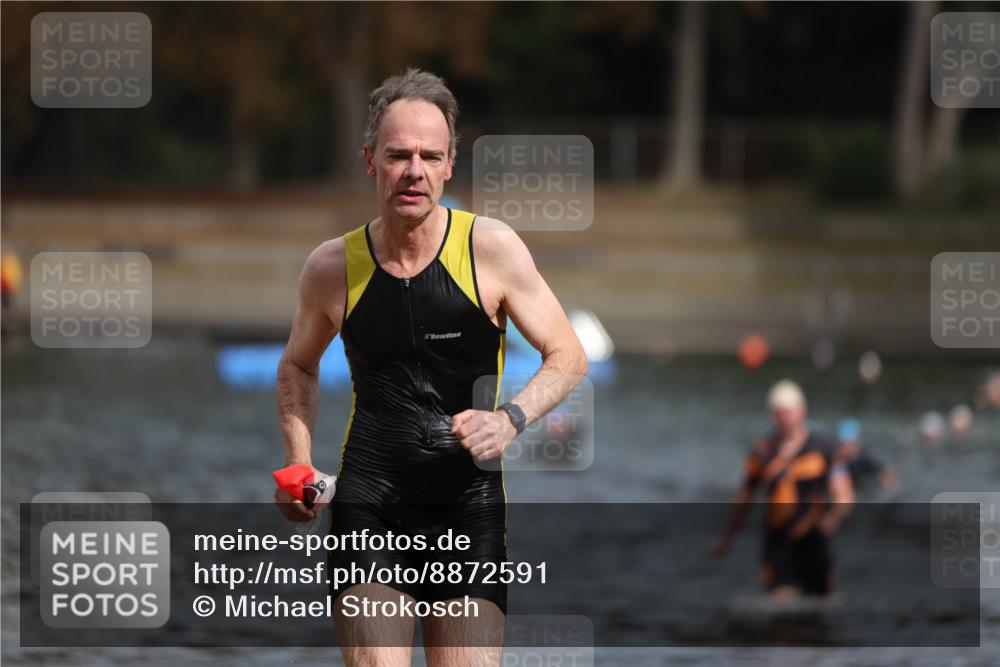 14.09.2025 - Stadtparktriathlon Michael Strokosch http://msf.ph/oto/8872591 14.09.2025 11:54:22 Schwimmen 1176, 1200, 1210 meine-sportfotos.de
