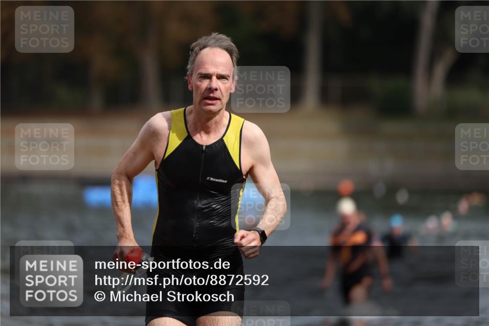 14.09.2025 - Stadtparktriathlon Michael Strokosch http://msf.ph/oto/8872592 14.09.2025 11:54:22 Schwimmen 1176, 1200, 1210 meine-sportfotos.de