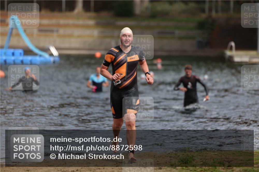 14.09.2025 - Stadtparktriathlon Michael Strokosch http://msf.ph/oto/8872598 14.09.2025 11:54:28 Schwimmen 1210 meine-sportfotos.de