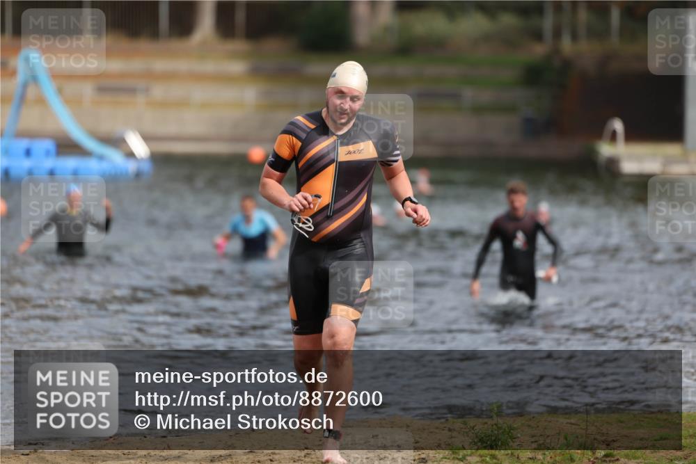 14.09.2025 - Stadtparktriathlon Michael Strokosch http://msf.ph/oto/8872600 14.09.2025 11:54:29 Schwimmen 1210 meine-sportfotos.de