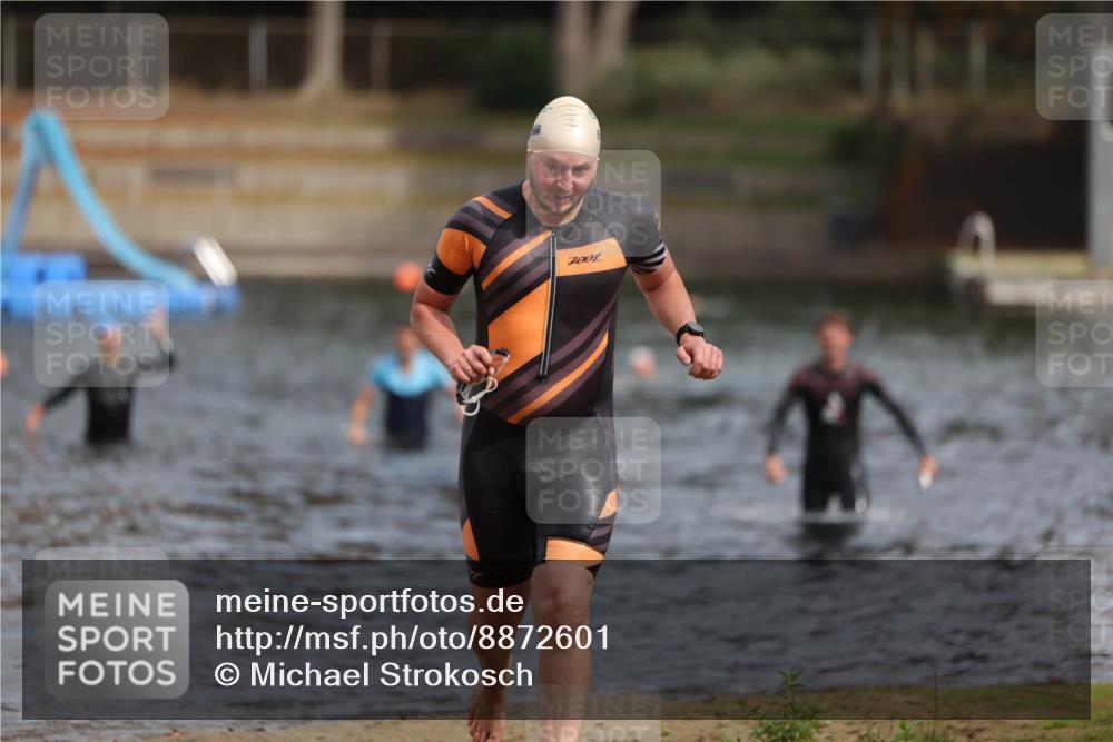 14.09.2025 - Stadtparktriathlon Michael Strokosch http://msf.ph/oto/8872601 14.09.2025 11:54:30 Schwimmen 1210 meine-sportfotos.de