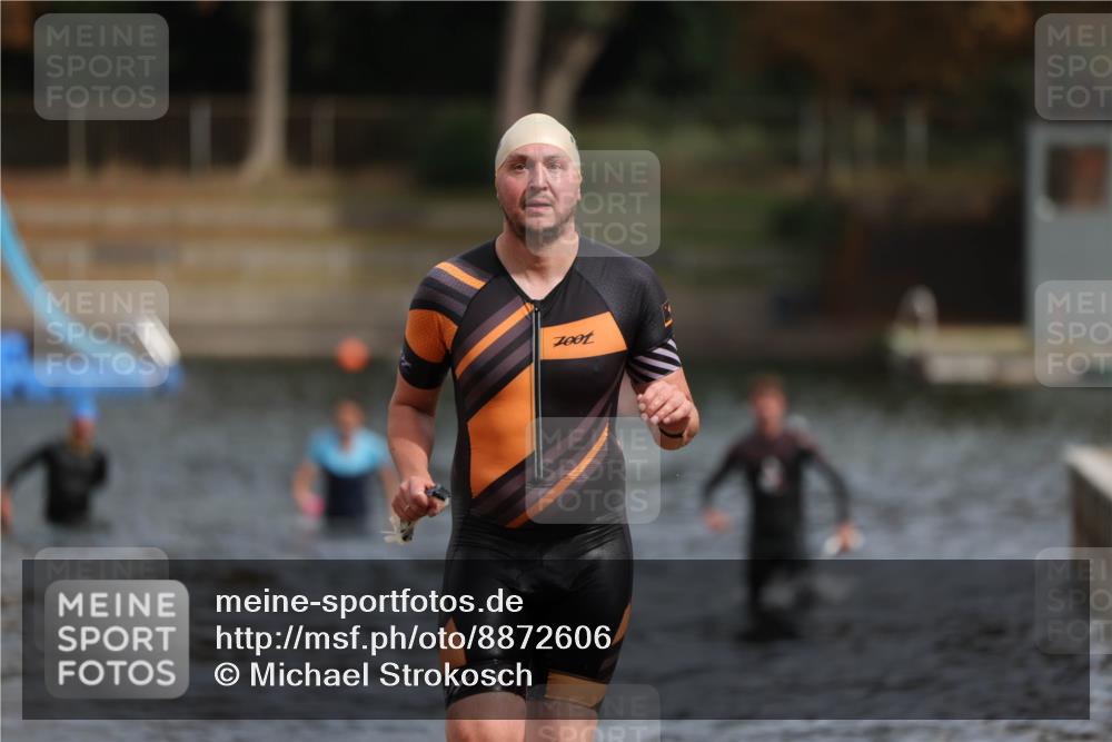 14.09.2025 - Stadtparktriathlon Michael Strokosch http://msf.ph/oto/8872606 14.09.2025 11:54:30 Schwimmen 1210 meine-sportfotos.de