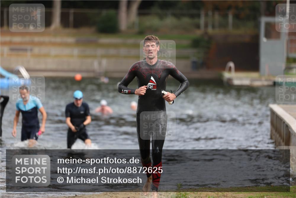 14.09.2025 - Stadtparktriathlon Michael Strokosch http://msf.ph/oto/8872625 14.09.2025 11:54:40 Schwimmen 1158, 1197 meine-sportfotos.de