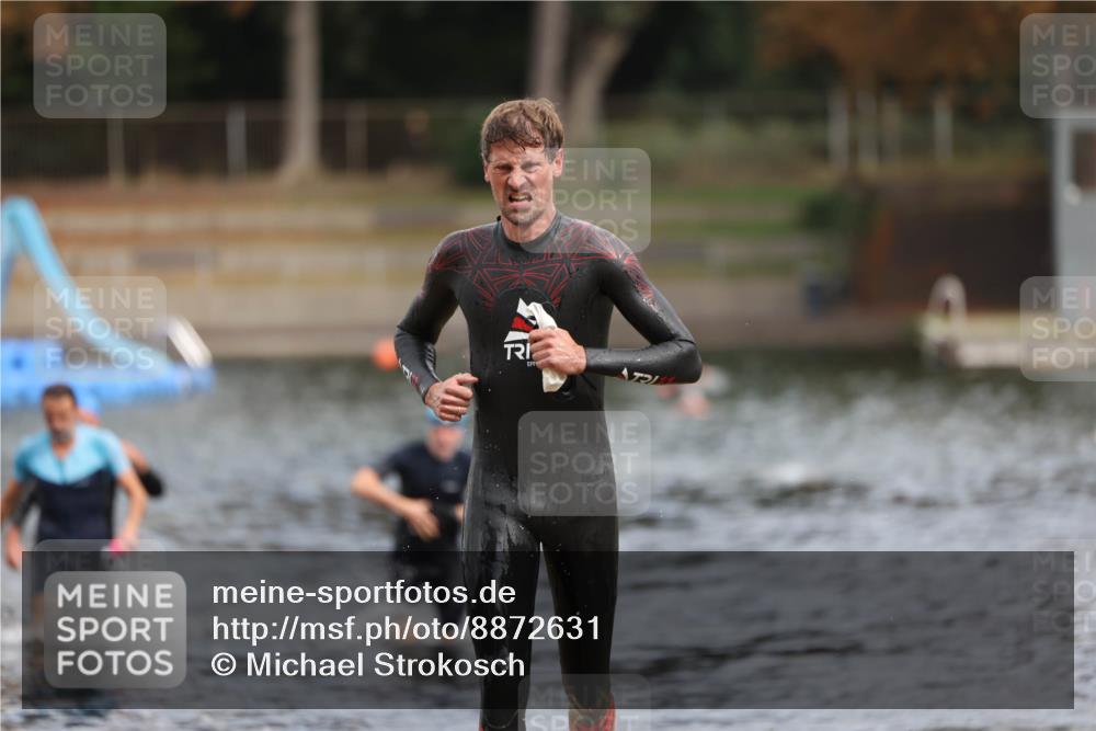 14.09.2025 - Stadtparktriathlon Michael Strokosch http://msf.ph/oto/8872631 14.09.2025 11:54:42 Schwimmen 1158, 1167, 1197 meine-sportfotos.de