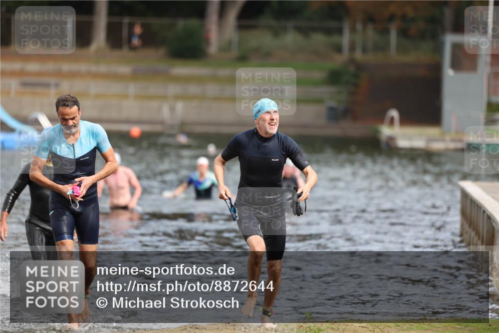 14.09.2025 - Stadtparktriathlon Michael Strokosch http://msf.ph/oto/8872644 14.09.2025 11:54:49 Schwimmen 1142, 1167, 1197 meine-sportfotos.de