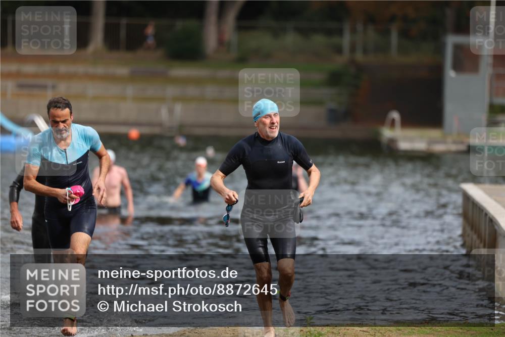 14.09.2025 - Stadtparktriathlon Michael Strokosch http://msf.ph/oto/8872645 14.09.2025 11:54:49 Schwimmen 1142, 1167, 1197 meine-sportfotos.de