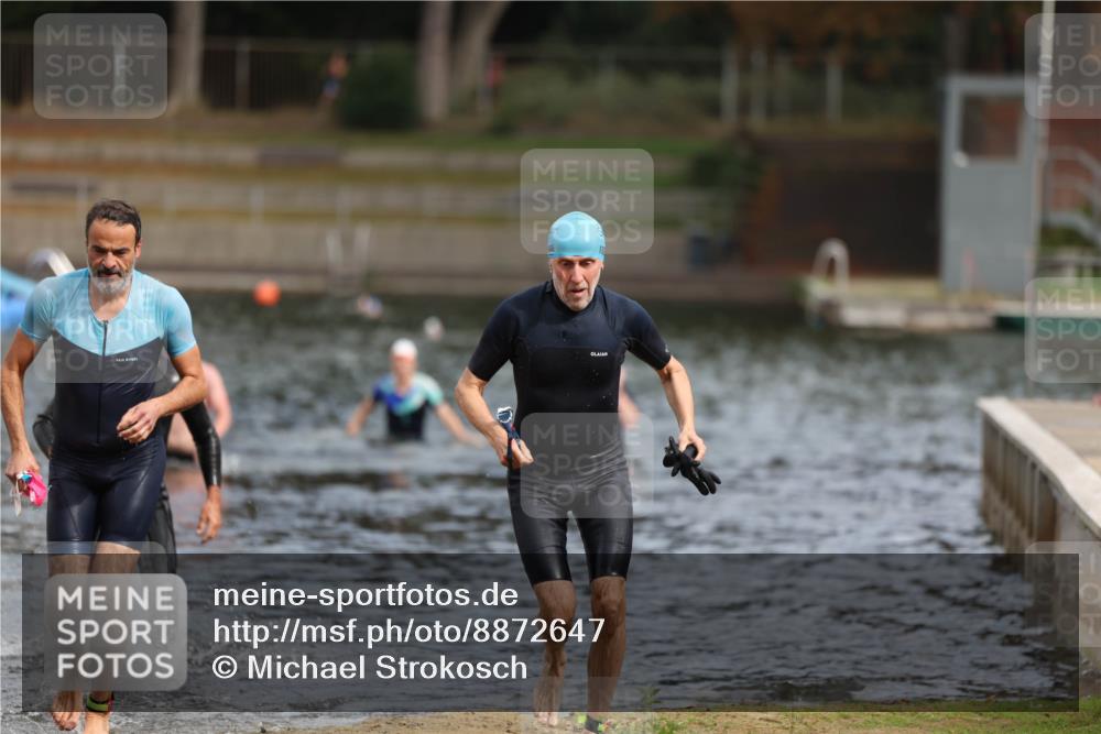 14.09.2025 - Stadtparktriathlon Michael Strokosch http://msf.ph/oto/8872647 14.09.2025 11:54:49 Schwimmen 1142, 1167, 1197 meine-sportfotos.de