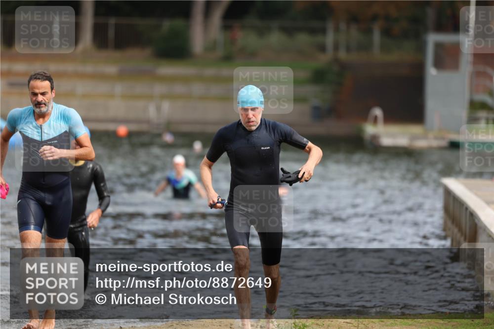 14.09.2025 - Stadtparktriathlon Michael Strokosch http://msf.ph/oto/8872649 14.09.2025 11:54:49 Schwimmen 1142, 1167, 1197 meine-sportfotos.de